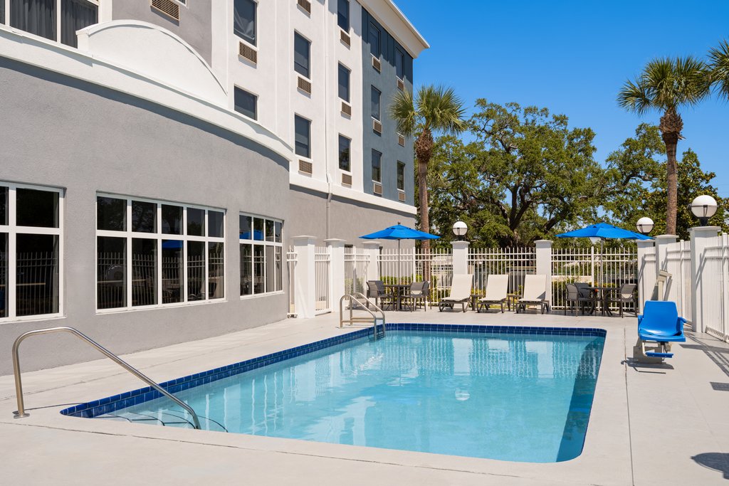 Holiday Inn Express St. Petersburg North / I-275 - Tap to explore photos