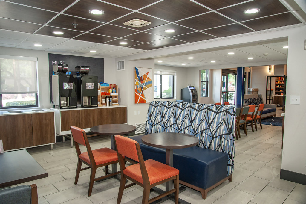 Holiday Inn Express TUCSON-AIRPORT - Tap to explore photos