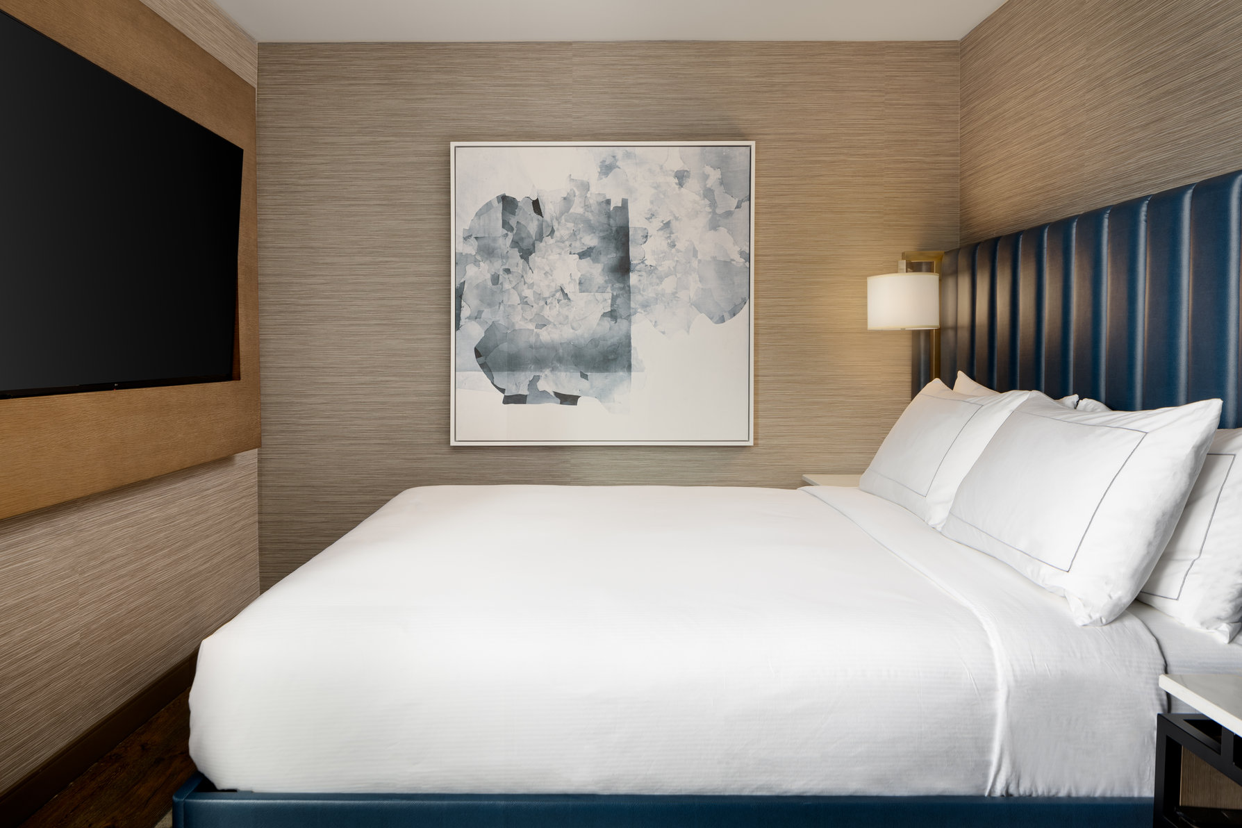 DoubleTree by Hilton West Kelowna - Tap to explore photos