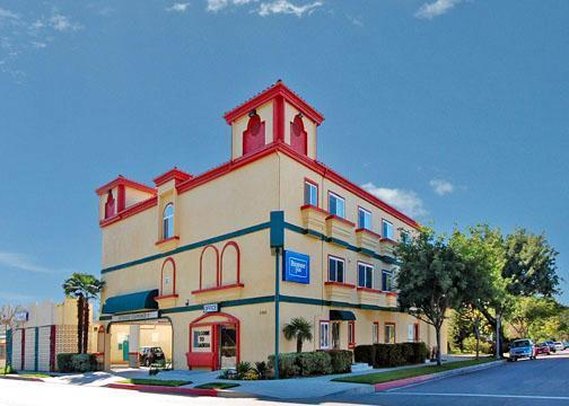Rodeway Inn & Suites