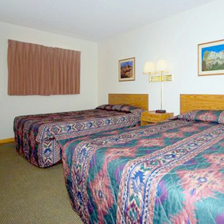 Dollar Inn Hot Springs - Hot Springs, SD