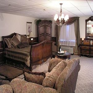 Colonial Hotel - Gardner, MA