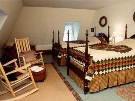 Pillsbury House Bed & Breakfast - Woonsocket, RI