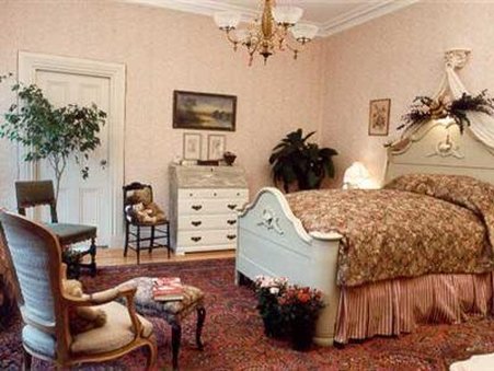 Pillsbury House Bed & Breakfast - Woonsocket, RI