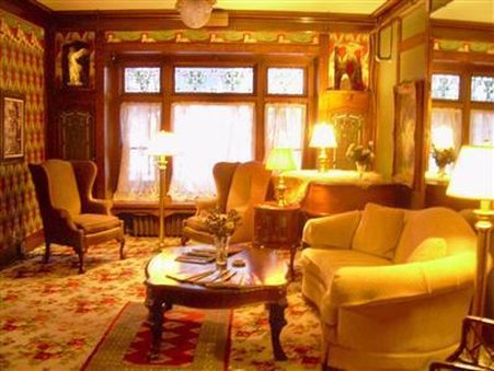 Mansion Bed & Breakfast - Dundee, IL