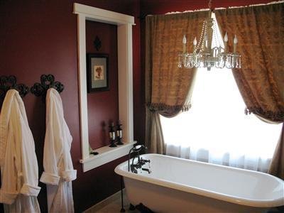 The Old Hen Bed & Breakfast - North Bend, WA