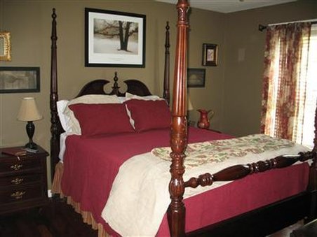 The Old Hen Bed & Breakfast - North Bend, WA