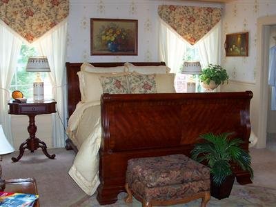 Warm Springs Inn Bed and Breakfast - Wenatchee, WA