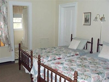 Grassmere Inn Bed and Breakfast - Westhampton Beach, NY