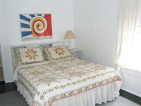 Grassmere Inn Bed and Breakfast - Westhampton Beach, NY