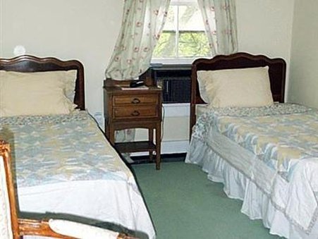 Grassmere Inn Bed and Breakfast - Westhampton Beach, NY