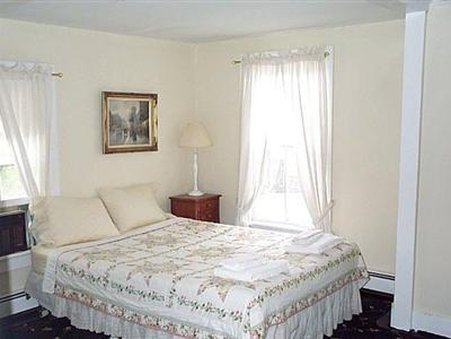 Grassmere Inn Bed and Breakfast - Westhampton Beach, NY
