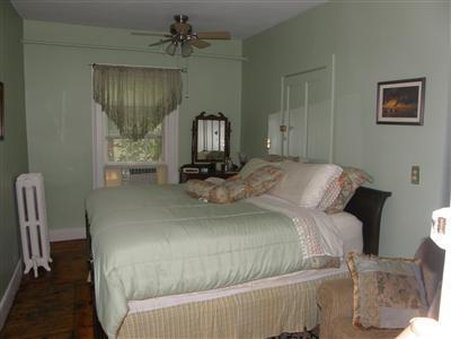 Red Hook Country Inn - Red Hook, NY