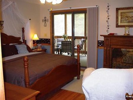 Deer Creek Bed & Breakfast - Litchfield, OH