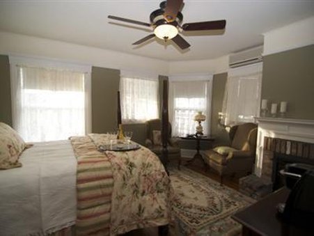 Pine Bush House Bed & Breakfast - Pine Bush, NY