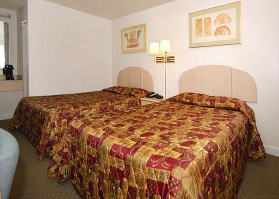 ECONO LODGE - Champaign, IL