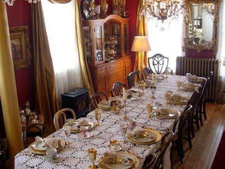 Old Victorian Farmhouse Bed & Breakfast - Wauconda, IL