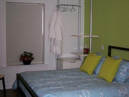 House 5863 Chicago Bed and Breakfast - Chicago, IL