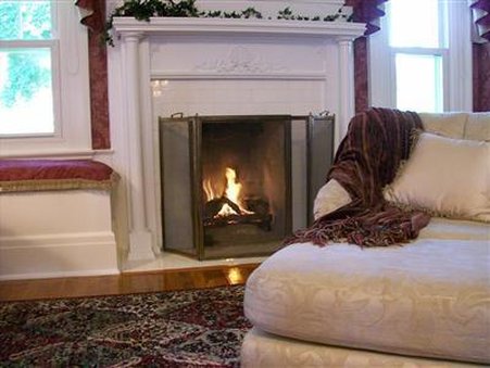 Julia's Bed & Breakfast - Hubbard, OH