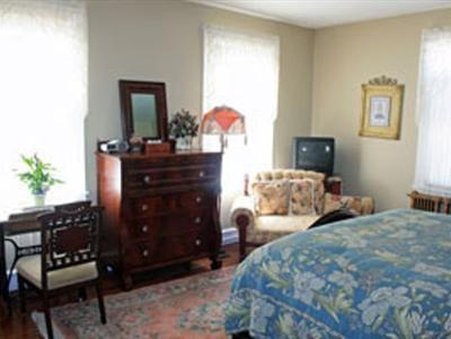 River Line Inn Bed & Breakfast - Riverton, NJ
