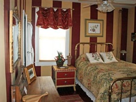 River Line Inn Bed & Breakfast - Riverton, NJ