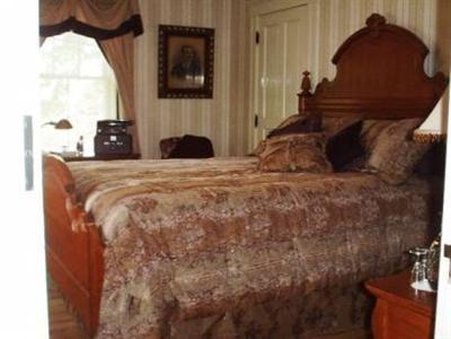 Sleigh Maker Inn Bed & Breakfast - Westborough, MA