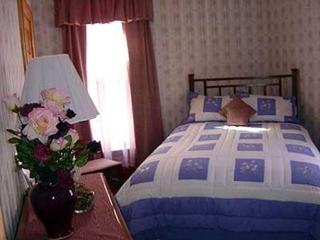Garden House Bed & Breakfast - Hannibal, MO