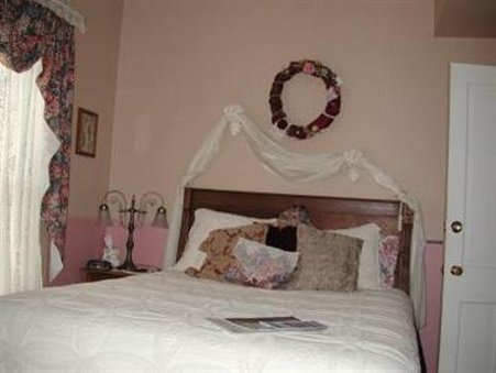 Rocking Horse Inn & Tent Rntl - Ravenna, OH
