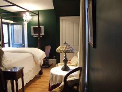Maple Street Inn - West Barnstable, MA
