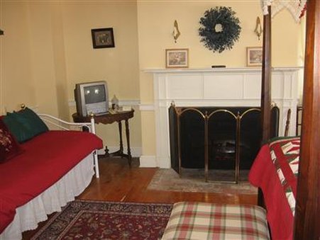 Abner Adams House B & B - Bloomfield, NY