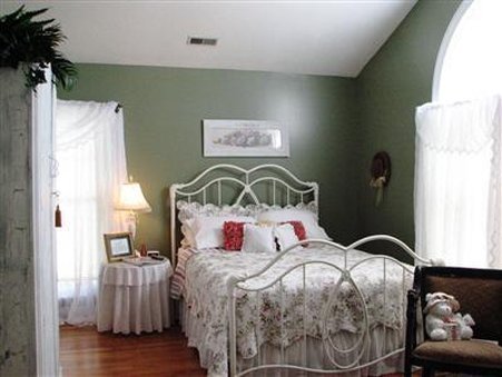 Hill House Bed & Breakfast - Loretto, KY