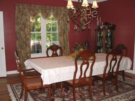 Hill House Bed & Breakfast - Loretto, KY