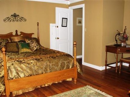Hill House Bed & Breakfast - Loretto, KY