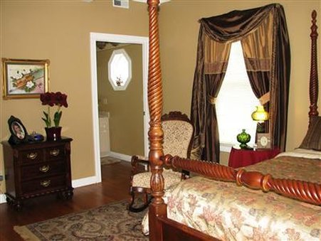 Hill House Bed & Breakfast - Loretto, KY