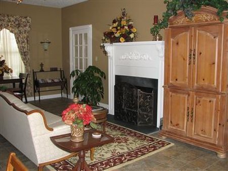 Hill House Bed & Breakfast - Loretto, KY