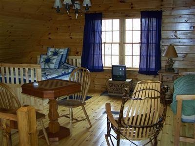 Bear Grove Cabins - Mulberry Grove, IL