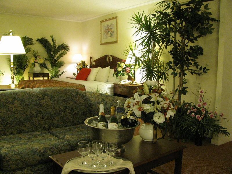 Bedford Plaza Hotel - Bedford, MA