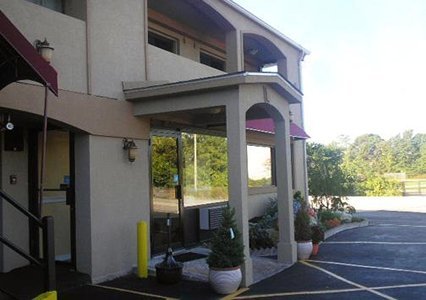 Rodeway Inn Massapequa - Massapequa, NY