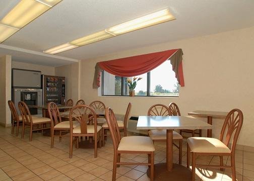 Sleep Inn - Brooklyn, IA