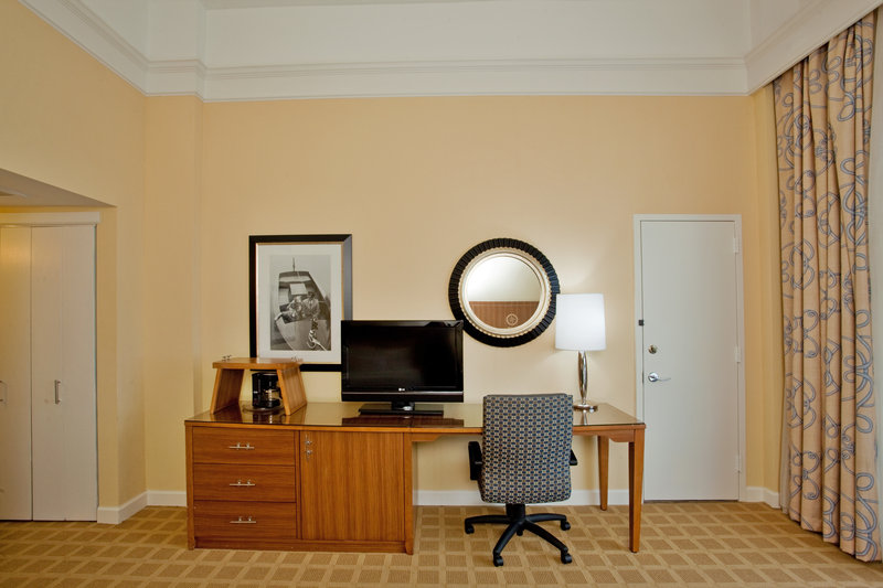 Crowne Plaza Hampton Marina - Hampton, VA