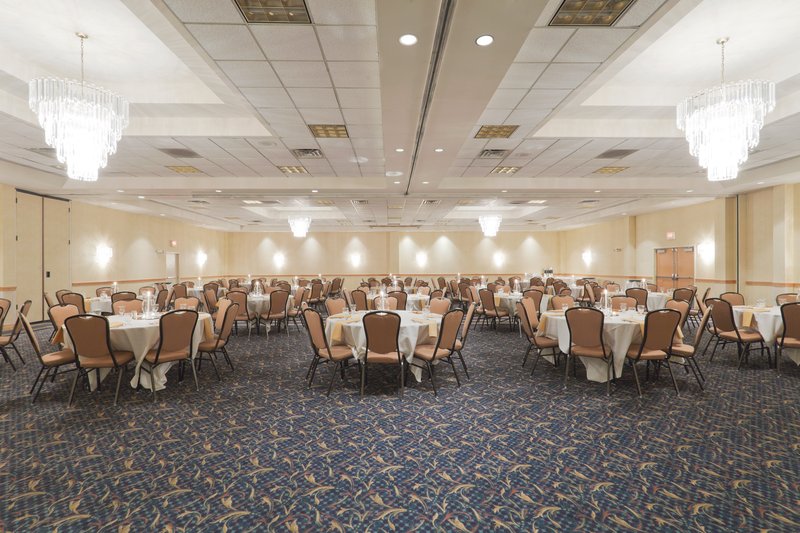 Holiday Inn Express & Suites URBANA-CHAMPAIGN (U OF I AREA) - Urbana, IL