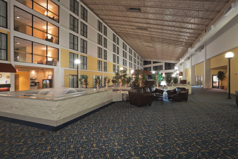 Holiday Inn Express & Suites URBANA-CHAMPAIGN (U OF I AREA) - Urbana, IL