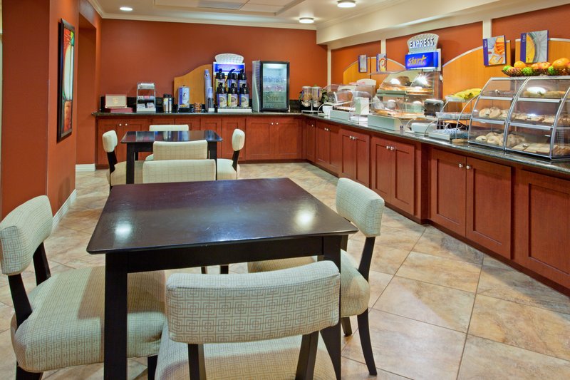 Holiday Inn Express HOUSTON SOUTHWEST - SUGAR LAND - Needville, TX