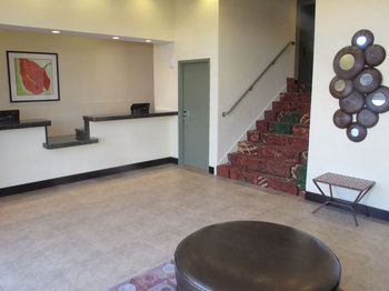La Quinta Inn & Suites Brooklyn - Lobby