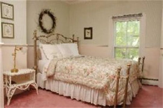 Inn At Grey Gables B & B - Charlevoix, MI