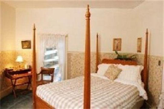 Inn At Grey Gables B & B - Charlevoix, MI