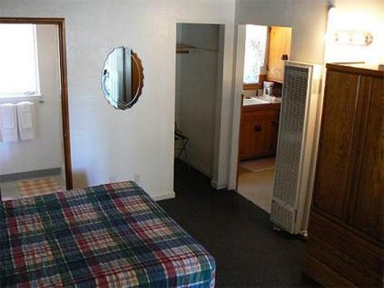 Pine Cone Acre Motel - South Lake Tahoe, CA