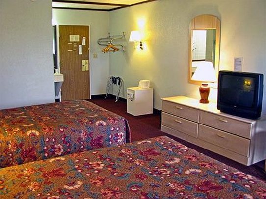 Motel 6 Geneva - Geneva, NY