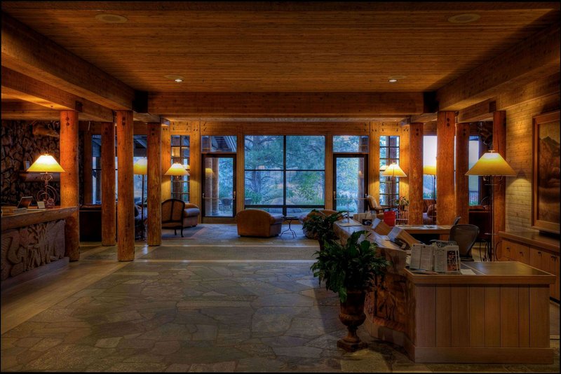 the dining room at sun mountain lodge
