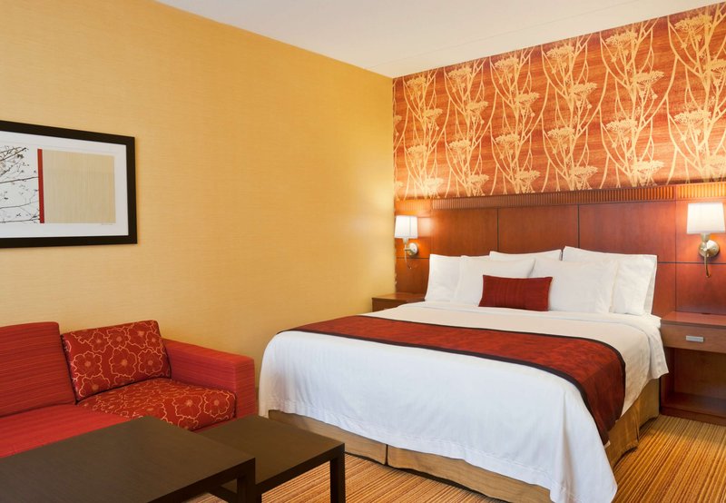 Courtyard by Marriott Boston Stoughton - Stoughton, MA
